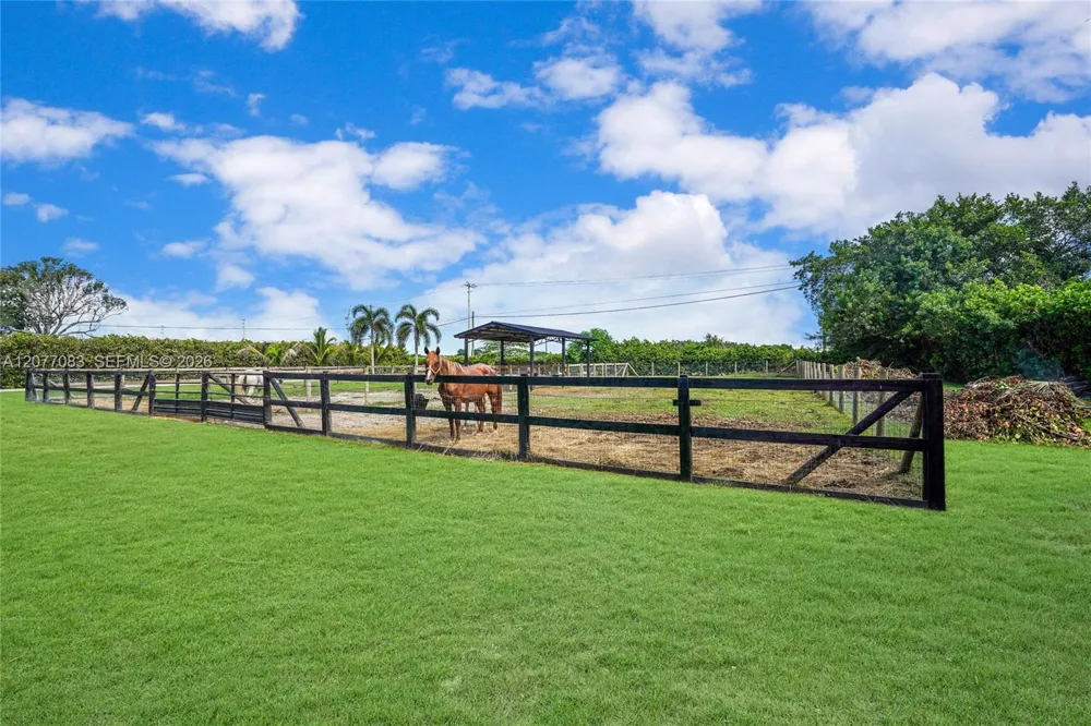 15290 SW 200th St Miami, FL 33187