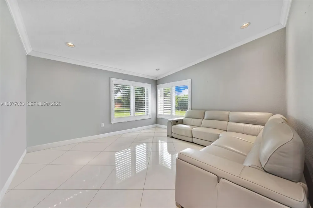 15290 SW 200th St Miami, FL 33187