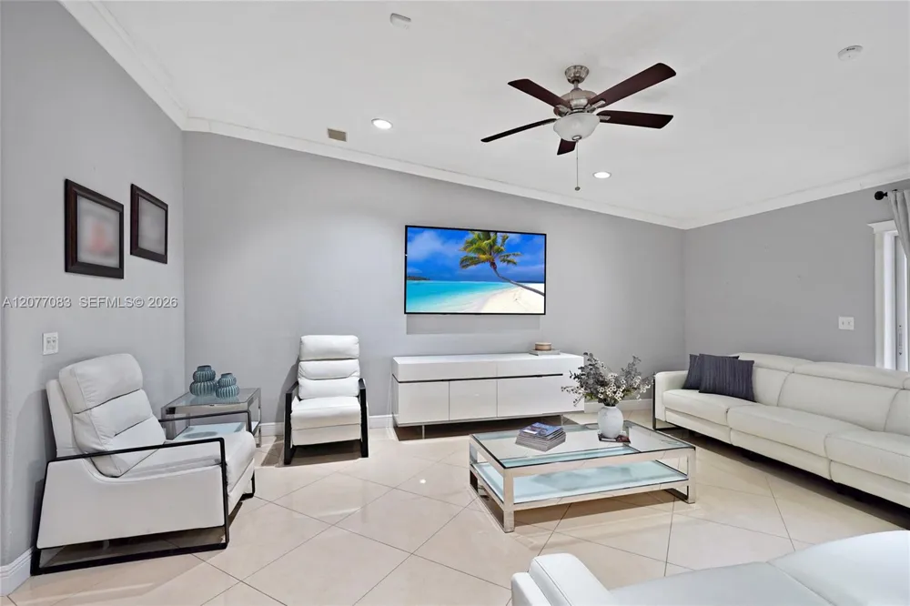 15290 SW 200th St Miami, FL 33187