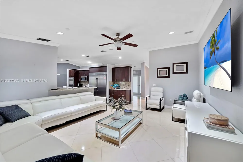 15290 SW 200th St Miami, FL 33187