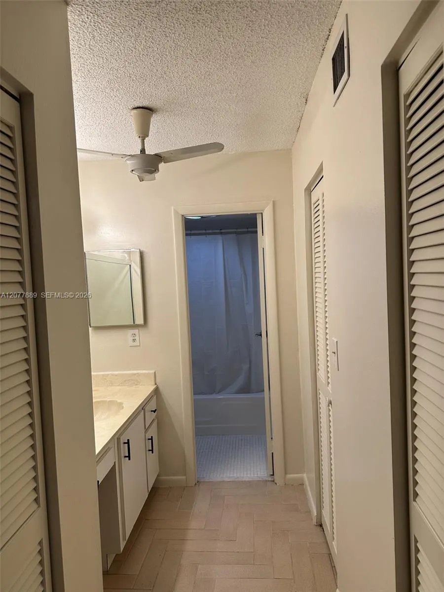 6061 Falls Cir Dr #106 Lauderhill, FL 33319