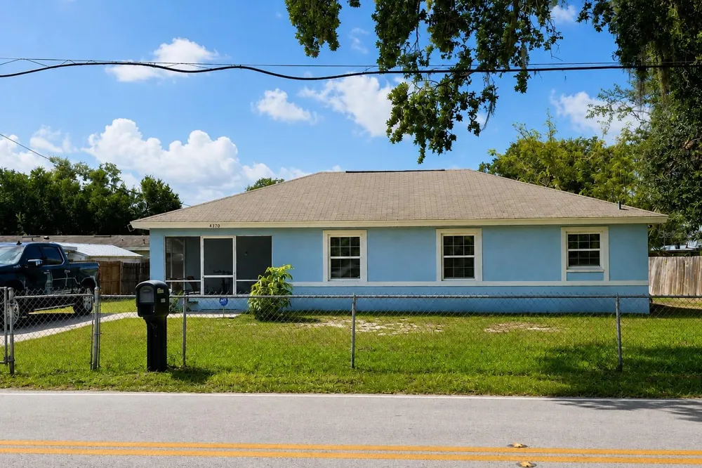 4370 AVENUE Q Auburndale, FL 33823