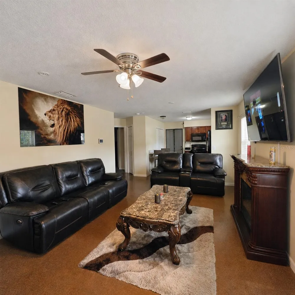 4370 AVENUE Q Auburndale, FL 33823