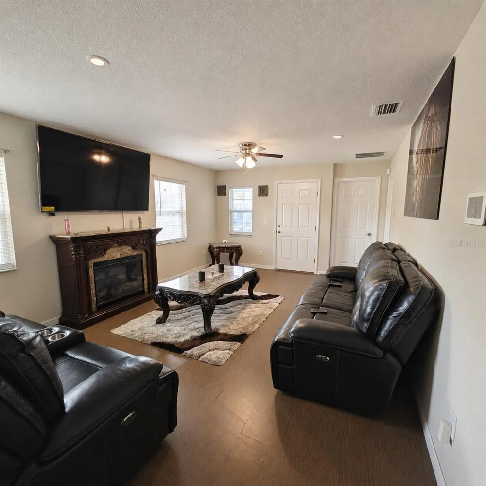 4370 AVENUE Q Auburndale, FL 33823