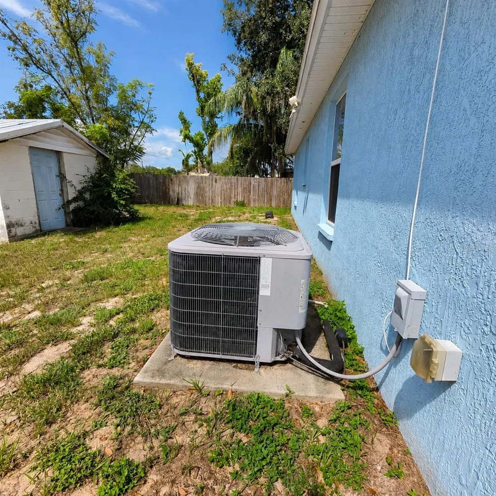 4370 AVENUE Q Auburndale, FL 33823