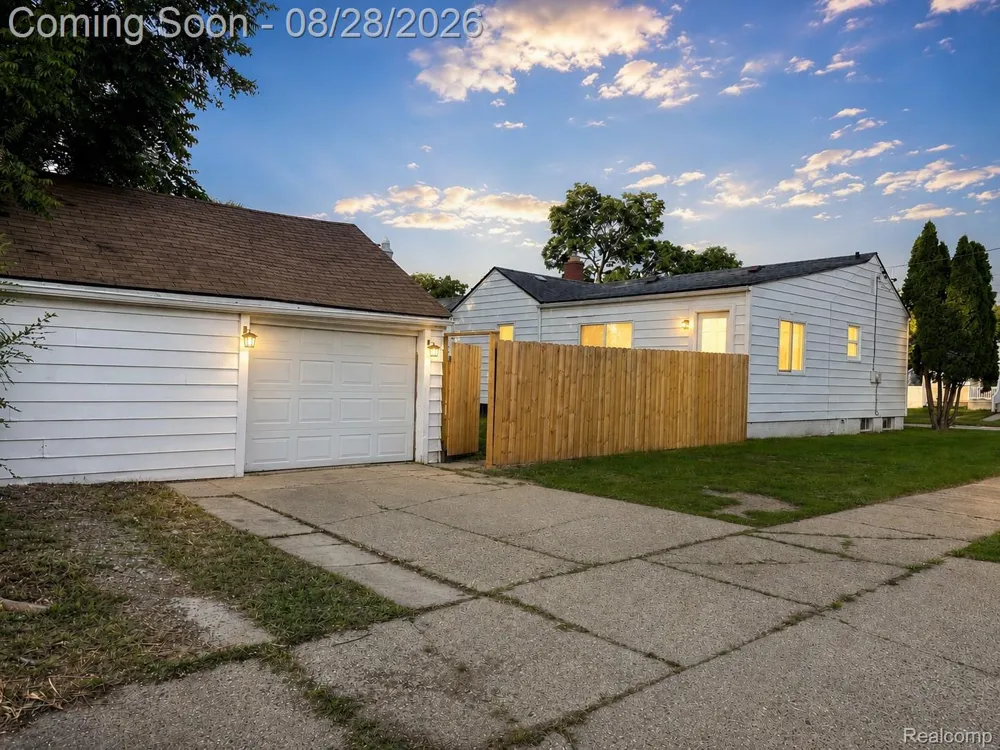 948 Hubbard Avenue Flint City, MI 48503