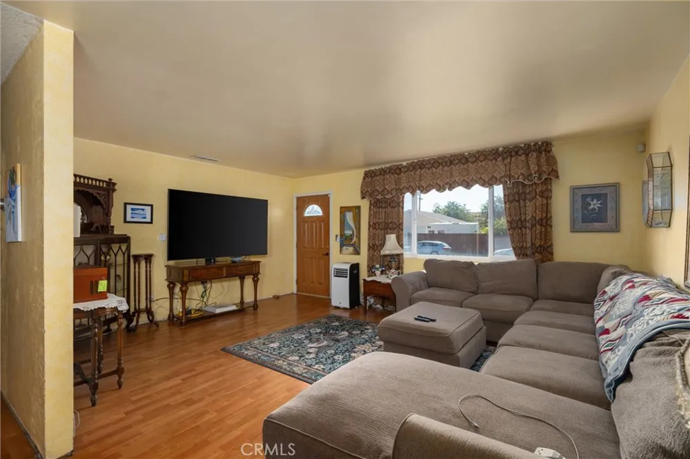 1310 Mary Santa Maria, CA 93458