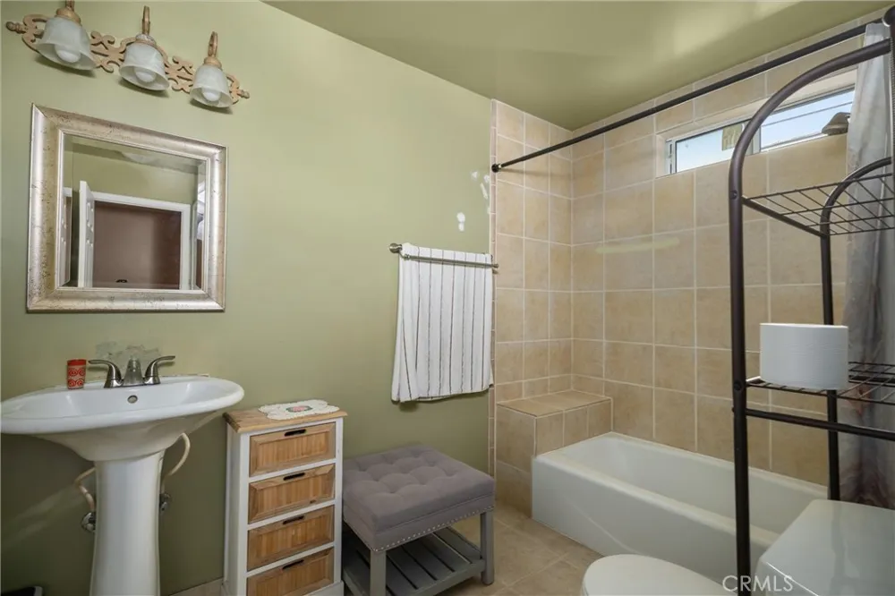 1310 Mary Santa Maria, CA 93458