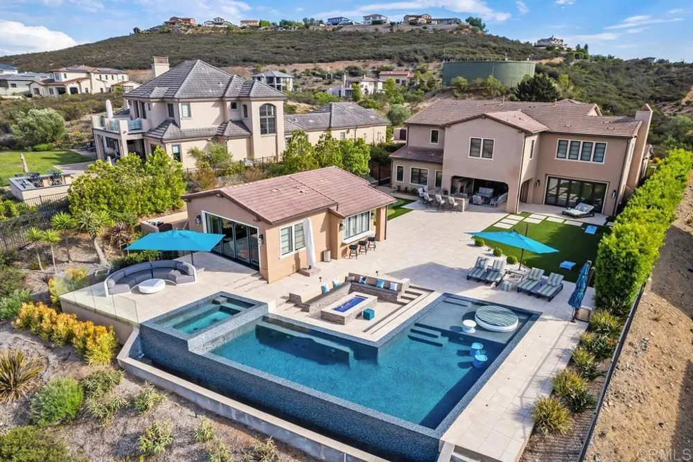 18338 Avenida Apice Rancho Santa Fe, CA 92067