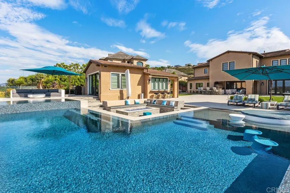 18338 Avenida Apice Rancho Santa Fe, CA 92067