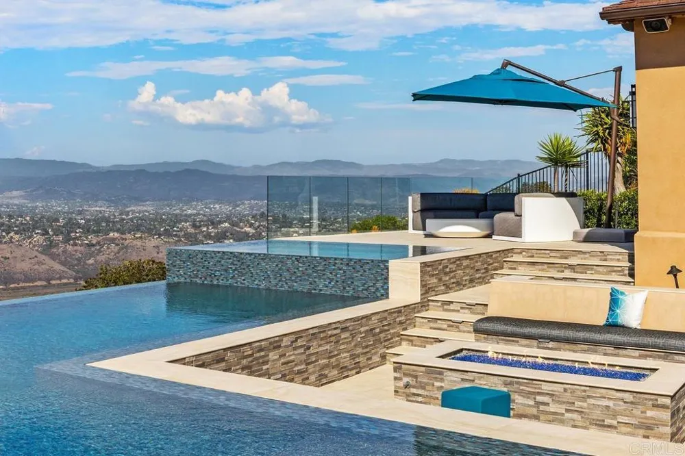 18338 Avenida Apice Rancho Santa Fe, CA 92067