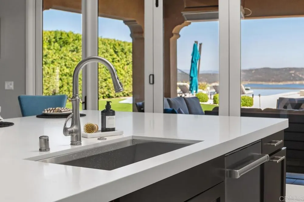 18338 Avenida Apice Rancho Santa Fe, CA 92067