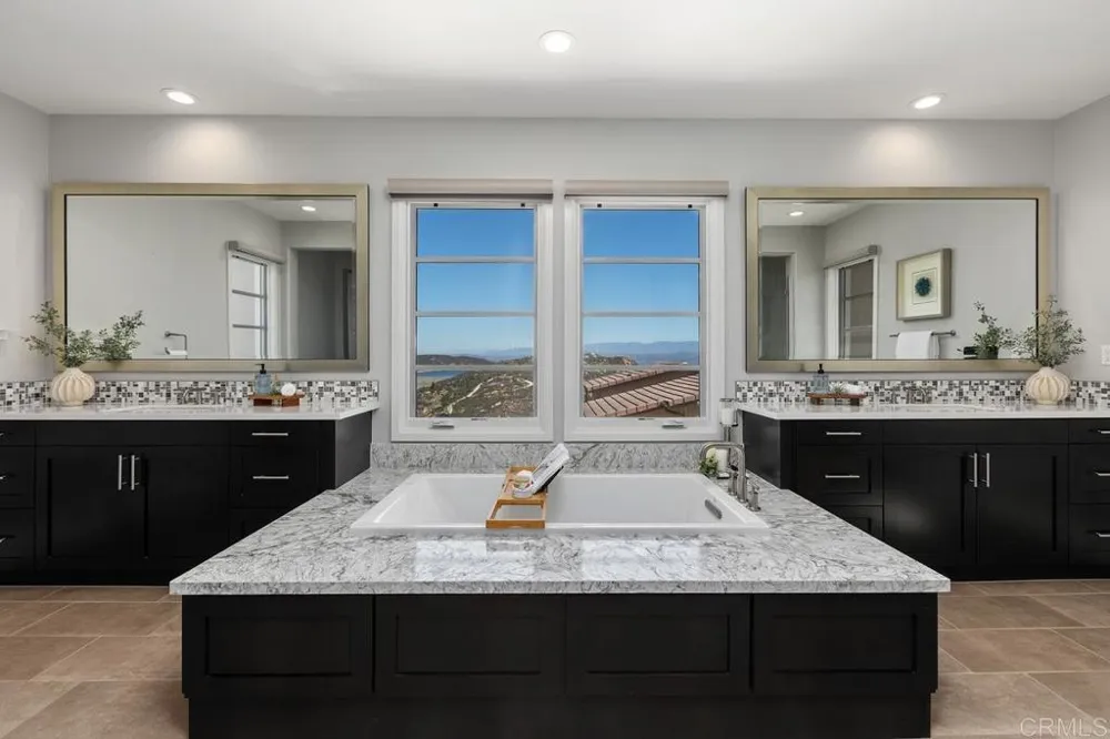 18338 Avenida Apice Rancho Santa Fe, CA 92067