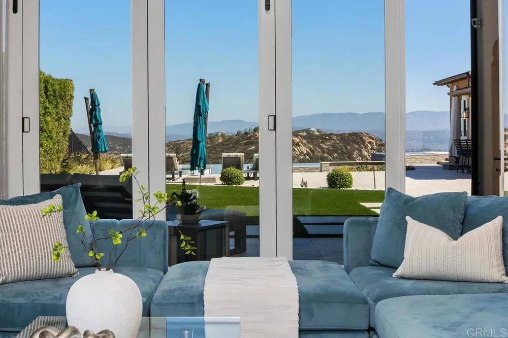 18338 Avenida Apice Rancho Santa Fe, CA 92067