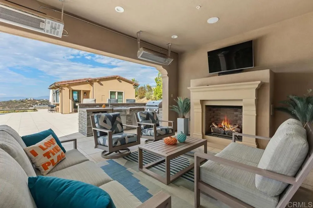 18338 Avenida Apice Rancho Santa Fe, CA 92067