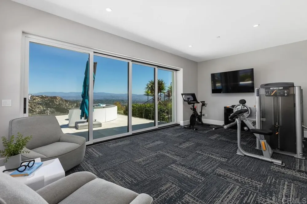 18338 Avenida Apice Rancho Santa Fe, CA 92067