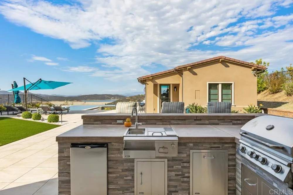 18338 Avenida Apice Rancho Santa Fe, CA 92067