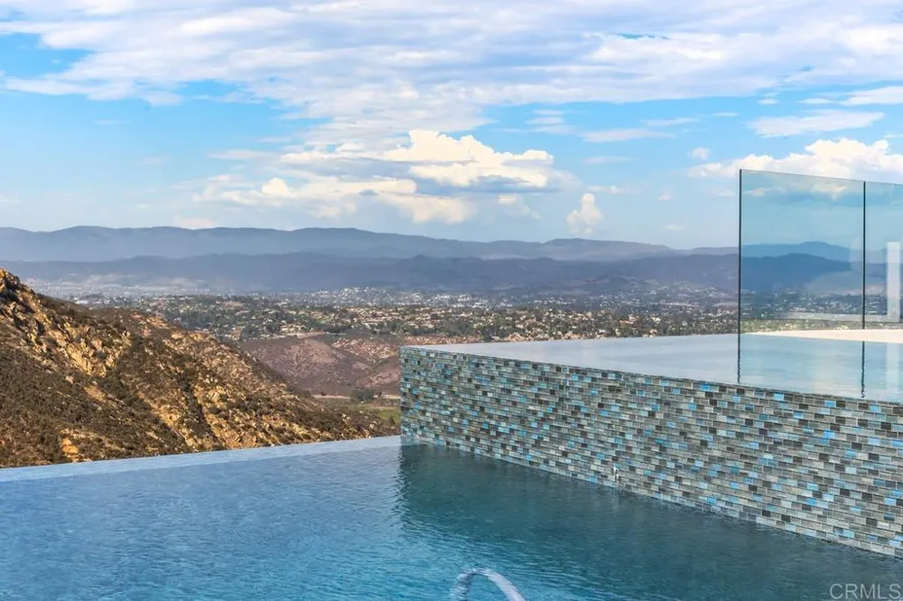 18338 Avenida Apice Rancho Santa Fe, CA 92067