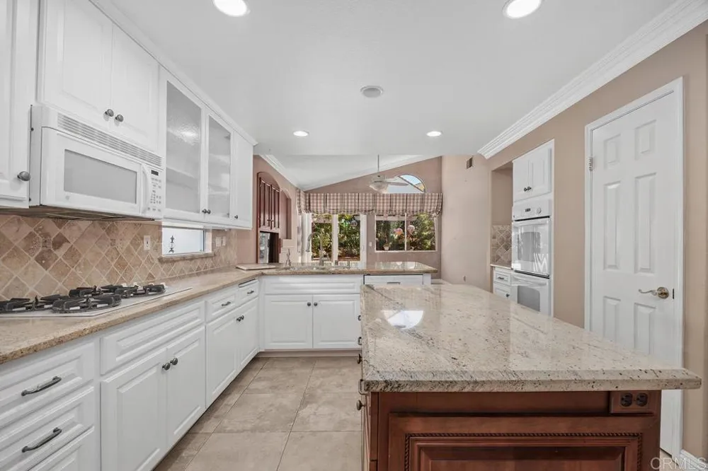6005 Patmos Way Oceanside, CA 92056