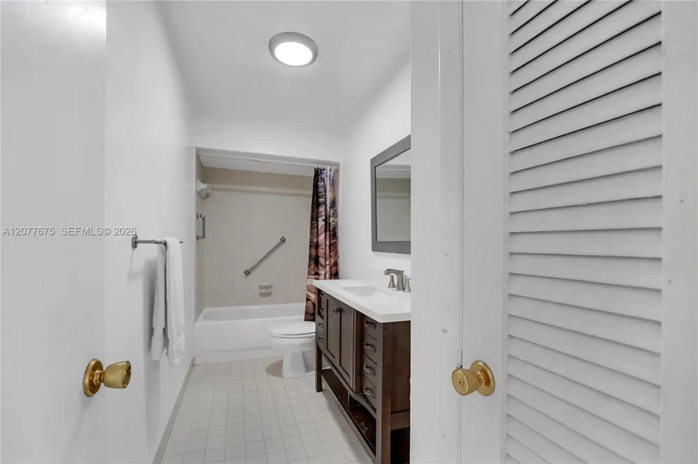 2970 NE 16th Ave #214 Oakland Park, FL 33334