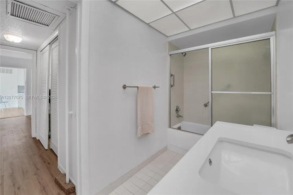 2970 NE 16th Ave #214 Oakland Park, FL 33334