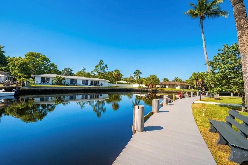 2970 NE 16th Ave #214 Oakland Park, FL 33334