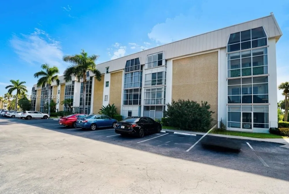 2970 NE 16th Ave #214 Oakland Park, FL 33334