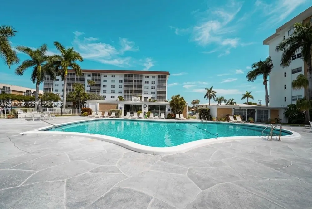2970 NE 16th Ave #214 Oakland Park, FL 33334