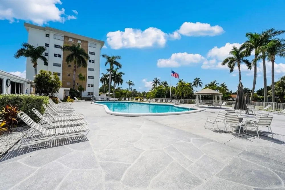 2970 NE 16th Ave #214 Oakland Park, FL 33334