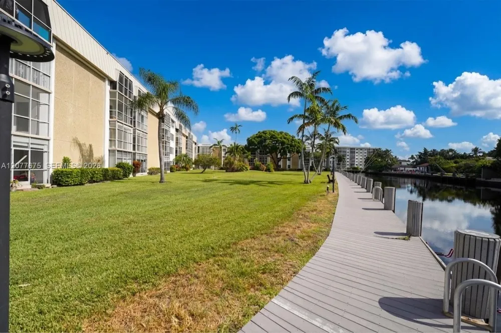 2970 NE 16th Ave #214 Oakland Park, FL 33334