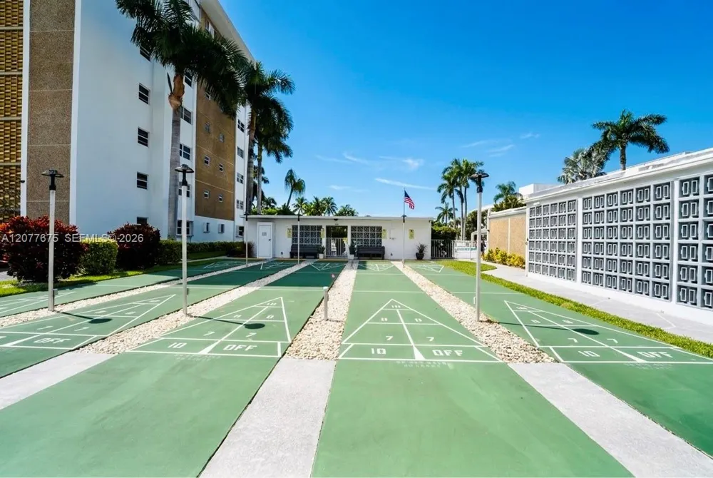 2970 NE 16th Ave #214 Oakland Park, FL 33334