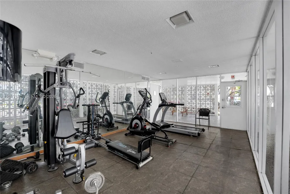 2970 NE 16th Ave #214 Oakland Park, FL 33334