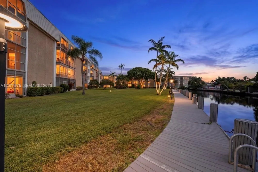 2970 NE 16th Ave #214 Oakland Park, FL 33334