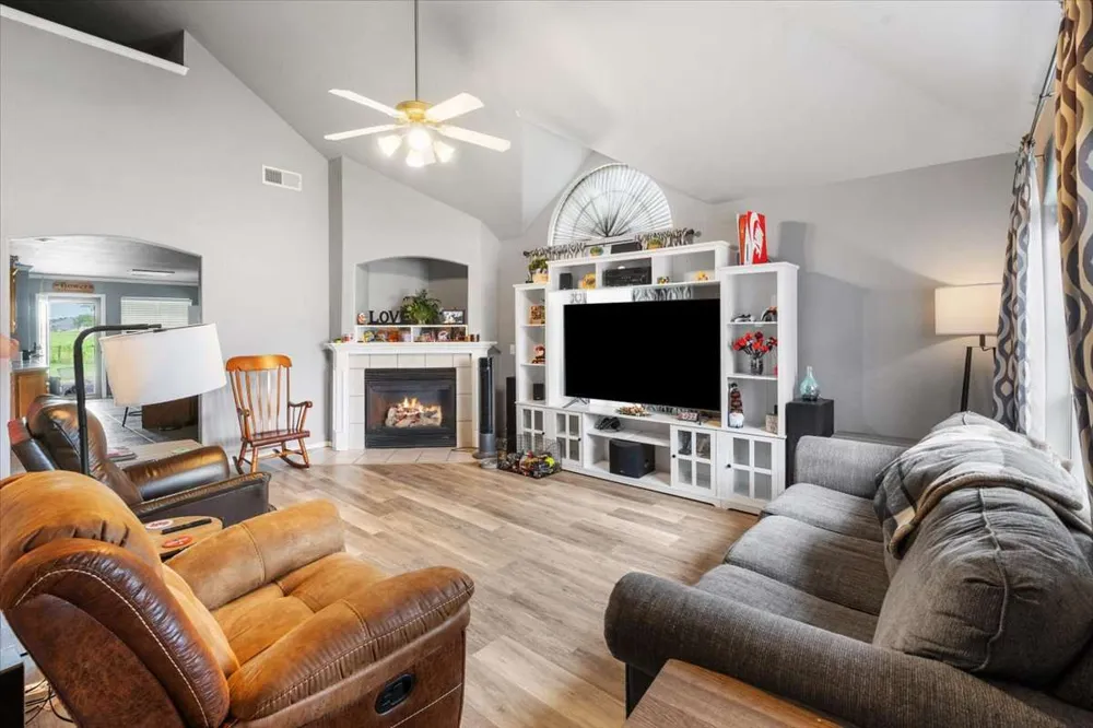 8517 E Madison Street Broken Arrow, OK 74014
