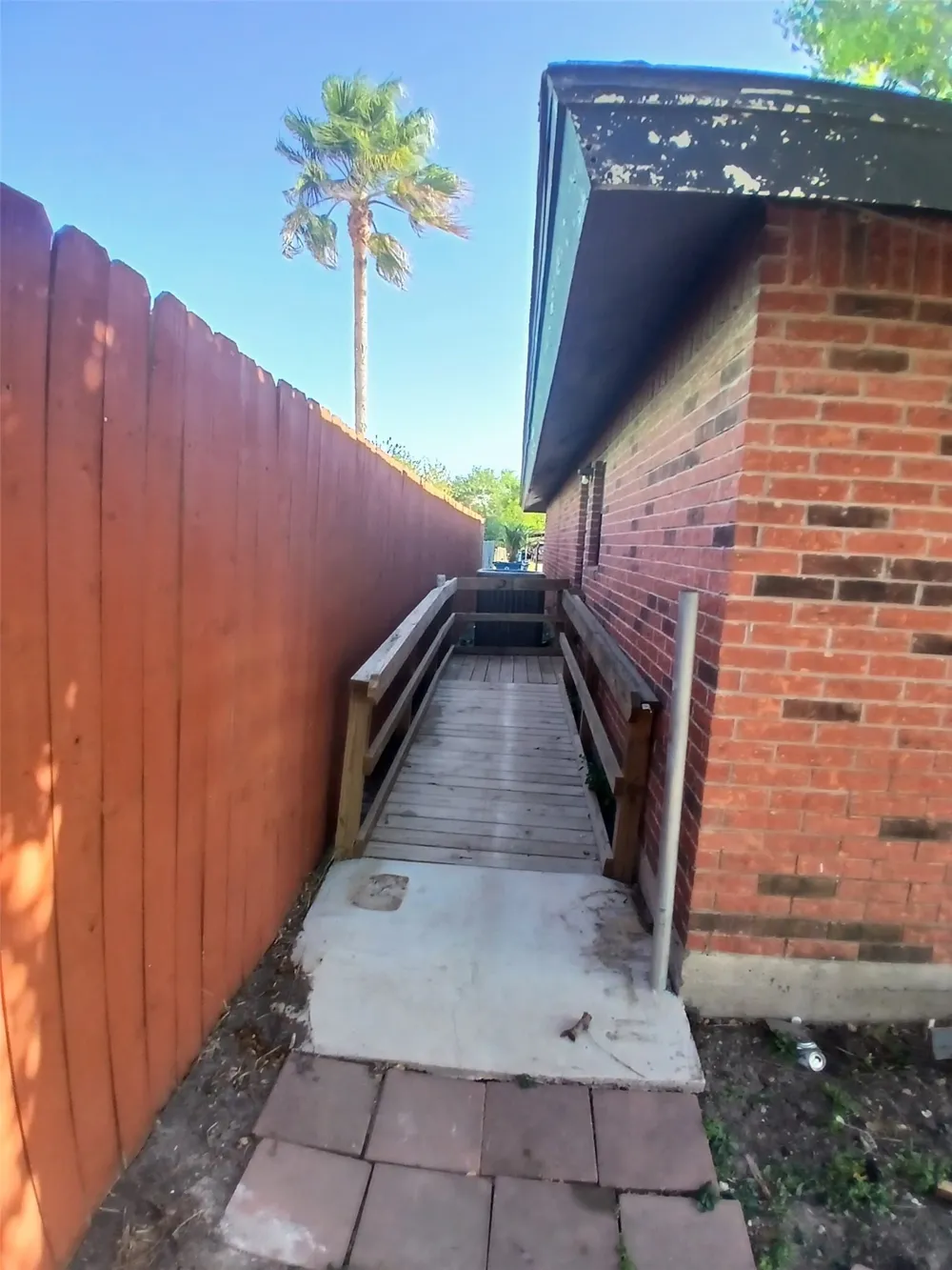 310 W 10th Street Los Fresnos, TX 78566
