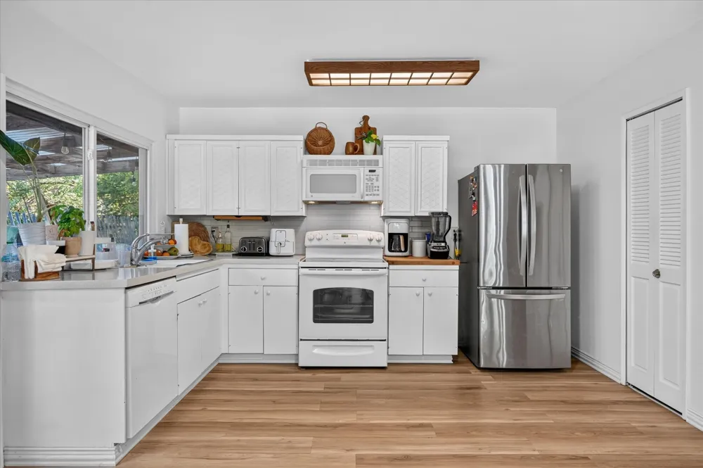 3125 Rainbow Drive Grand Prairie, TX 75052