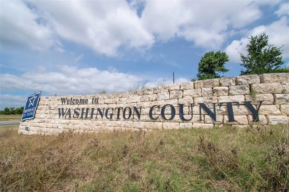 4 Clear Woods Court W Washington, TX 77880