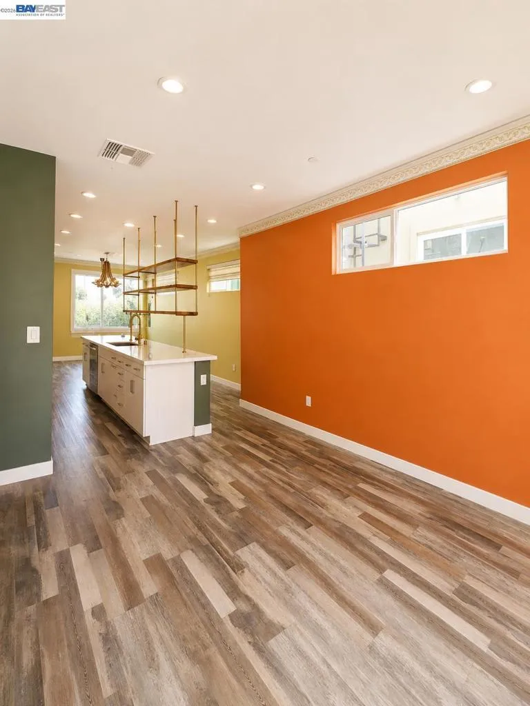 977 24Th St Oakland, CA 94607