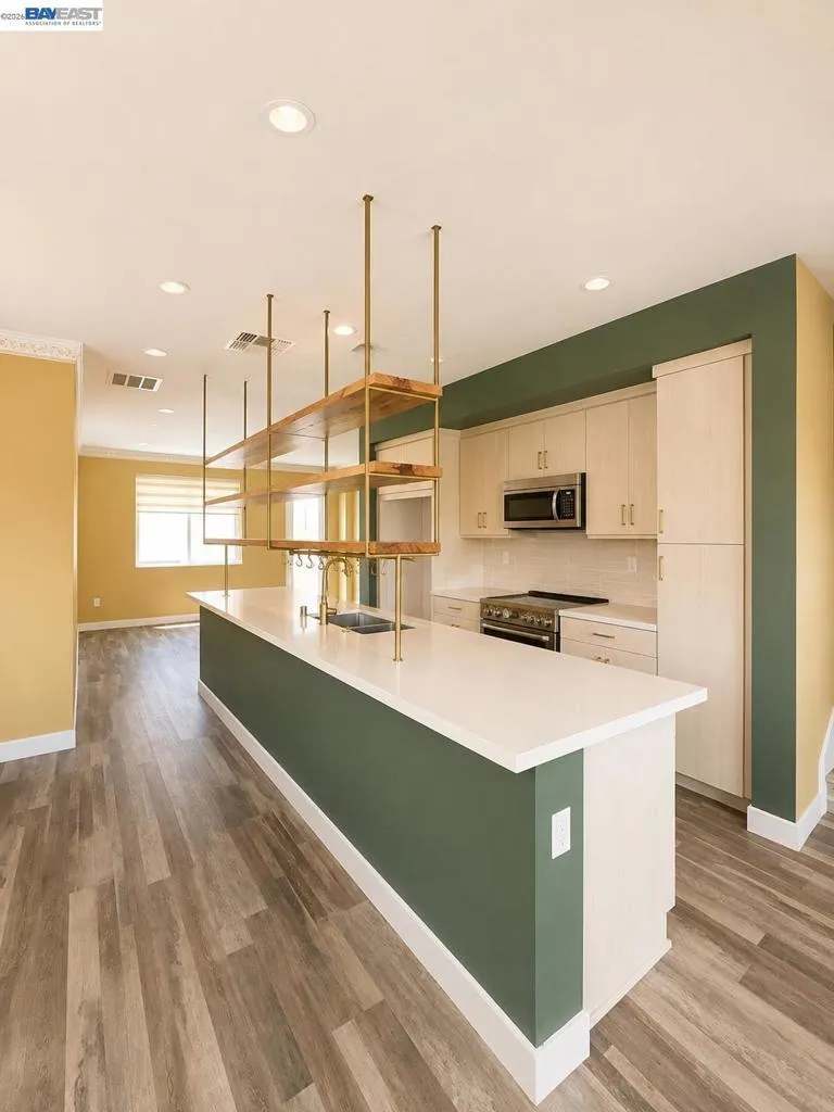 977 24Th St Oakland, CA 94607