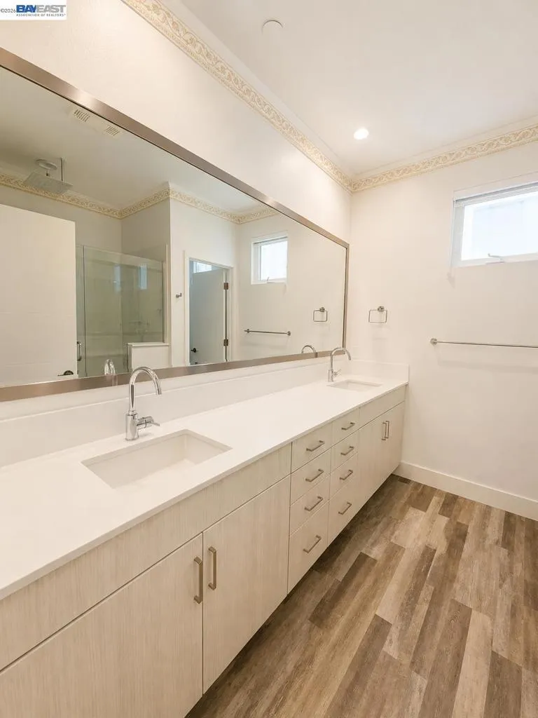977 24Th St Oakland, CA 94607