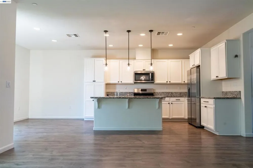 21236 Grapevine Dr Patterson, CA 95363