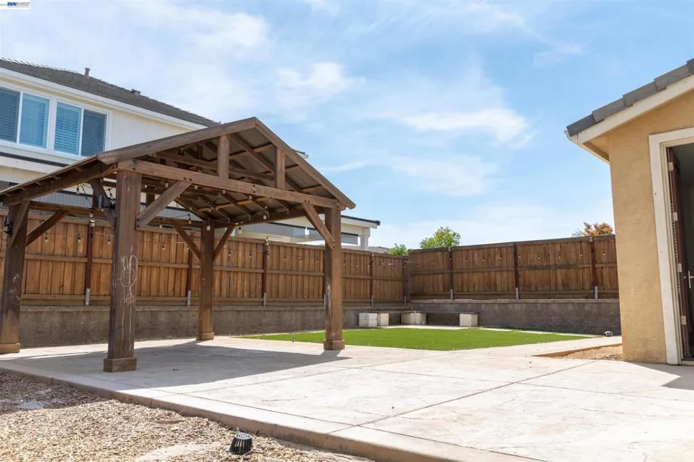 21236 Grapevine Dr Patterson, CA 95363