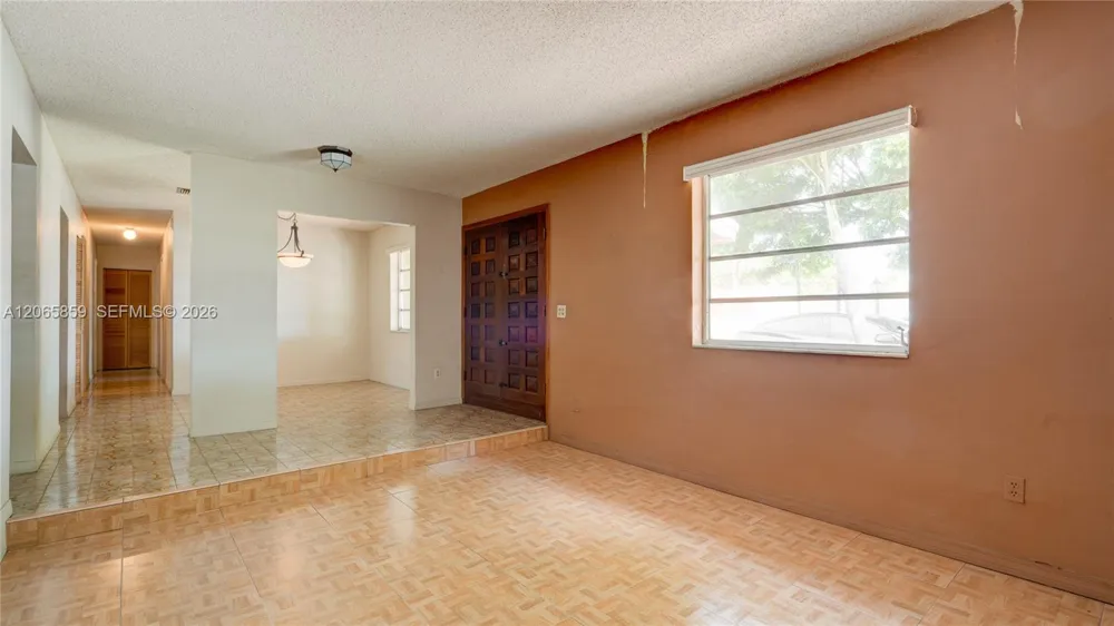 10710 SW 32nd St Miami, FL 33165