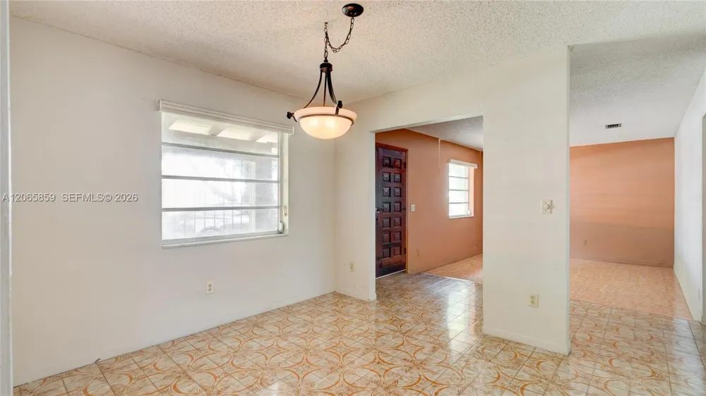 10710 SW 32nd St Miami, FL 33165