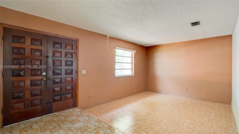 10710 SW 32nd St Miami, FL 33165