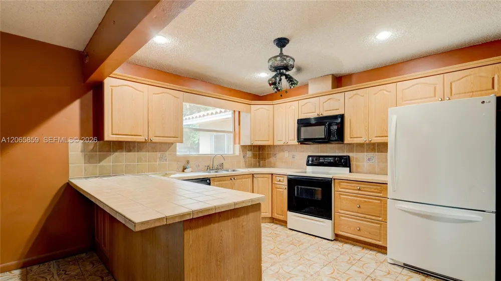 10710 SW 32nd St Miami, FL 33165