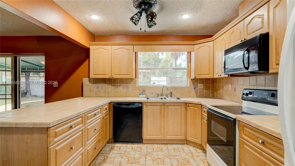 10710 SW 32nd St Miami, FL 33165