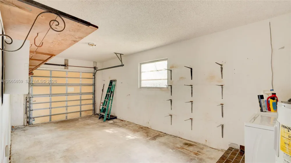 10710 SW 32nd St Miami, FL 33165