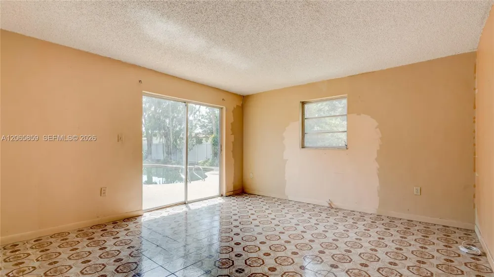 10710 SW 32nd St Miami, FL 33165