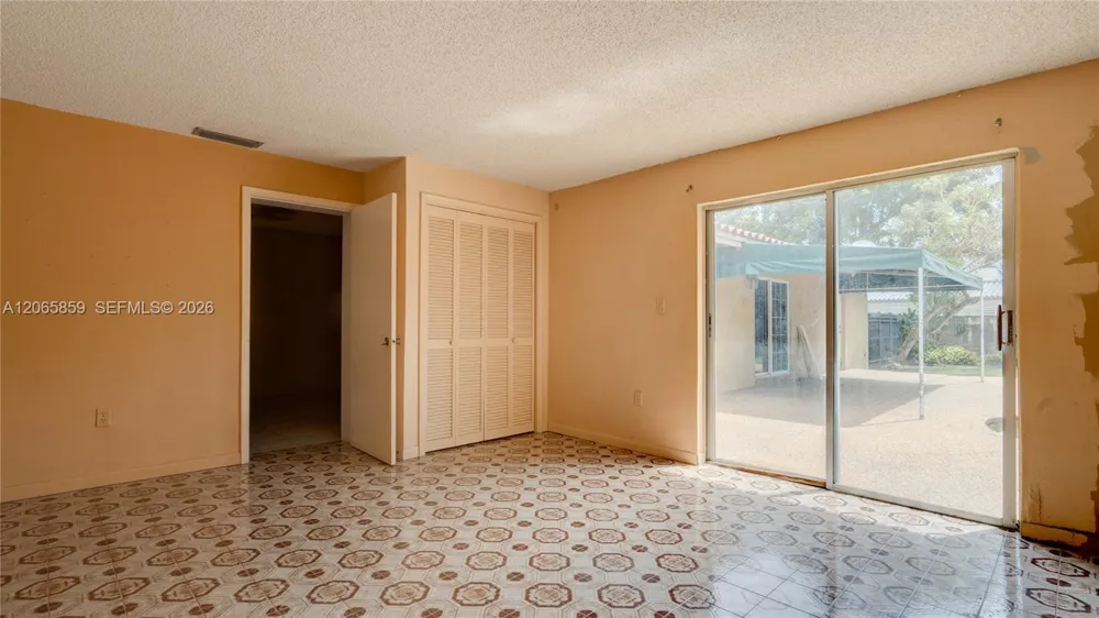10710 SW 32nd St Miami, FL 33165